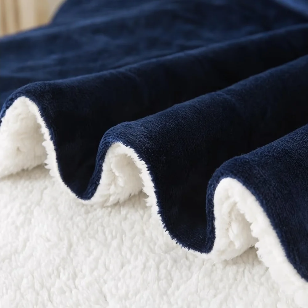 Luxurious Navy and Cream Bedding Set - Picture 2 of 6